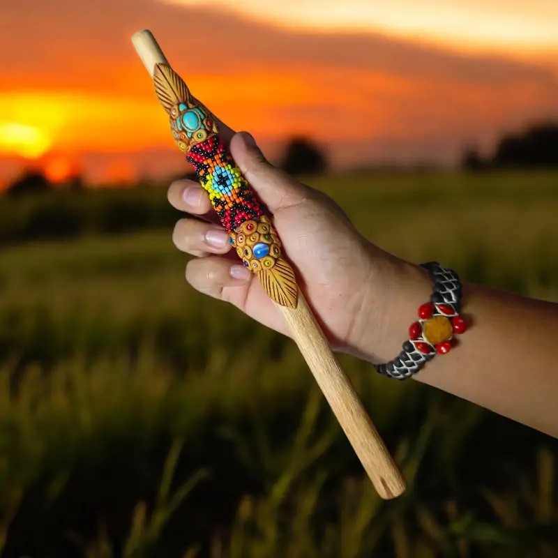 Tepy,s de Palo Santo: Arte y Espiritualidad decorado con Mostacilla - Imagen 2