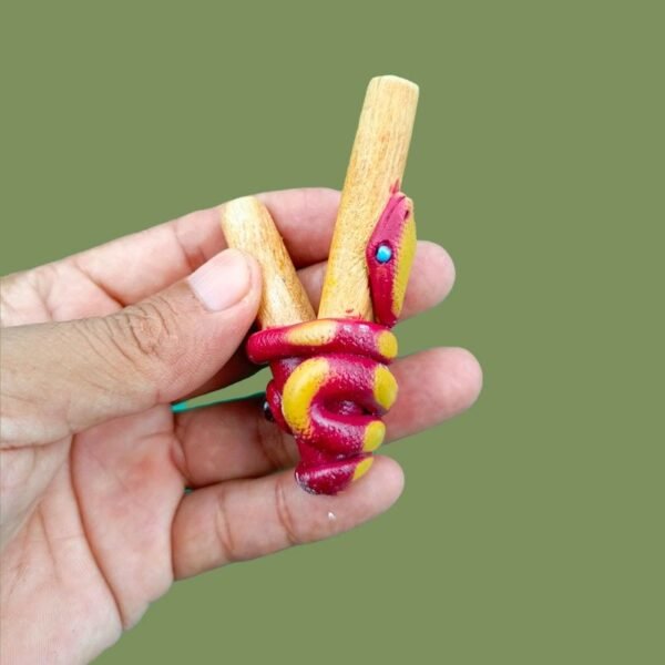Kuripes en Diseños de Piedra, Palo santo, Chonta