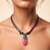Collar Artesanal con Cuarzo Pulido y Detalles Étnicos