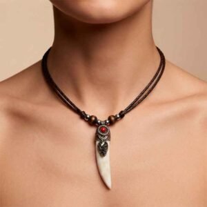 Collar-21 Collar de Diente con Incrustaciones de Piedras – Joyería Artesanal Amazónica