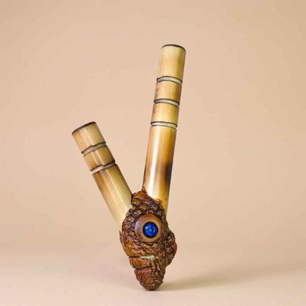 Kuripe de Bambú Tradicional con Detalle Ocular Artesanal
