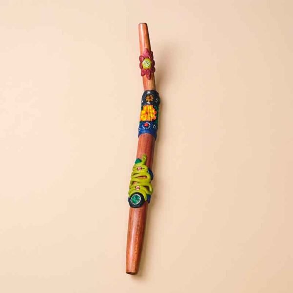 Tepy de Madera con Tejido en Mostacilla