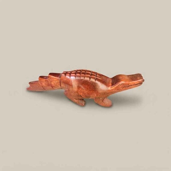 Figura Decorativa de Animales Amazónicos Tallada en Madera de Palisangre - Artesanía del Amazonas
