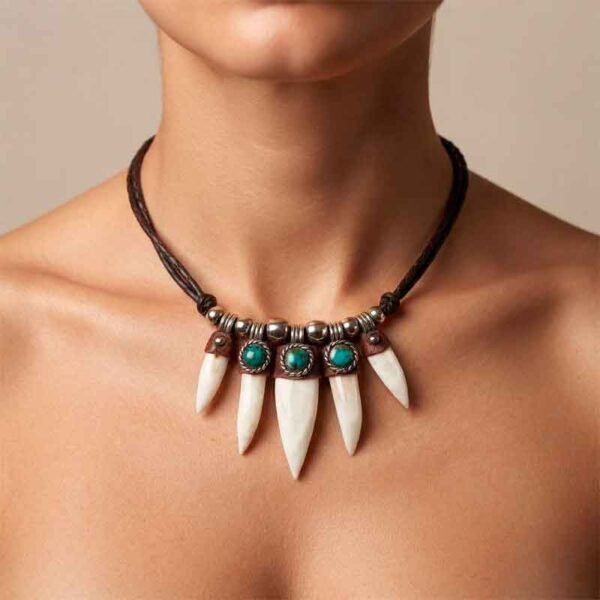 Collar de Dientes de Lagarto con Piedras Turquesa  – Joyería Artesanal Amazónica