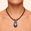Collar Artesanal con Cuarzo Pulido y Detalles Étnicos