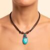 Collar Artesanal con Cuarzo Pulido y Detalles Étnicos